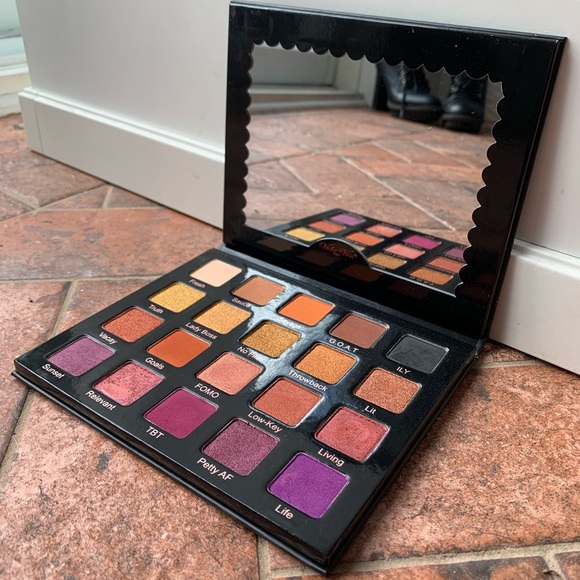Violet Voss - Hashtag Eyeshadow Palette - Picture 2 of 5
